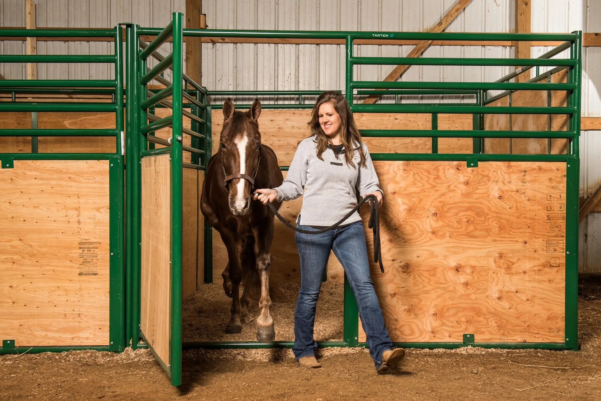 Tarter ft.s expo horse stalls at a competition riding event.