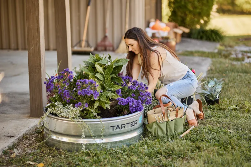 Tarter’s 3’ Round Raised Bed Planter being used for landscaping.