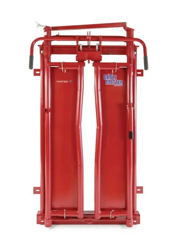Tarter’s Cattlemaster Series 6 Automatic Headgate on white.