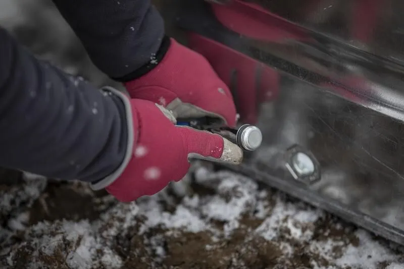 Tarters Drain Plug that makes it easy to clean the trough.