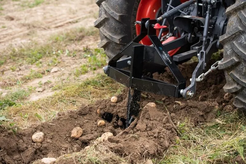 Tarter’s 200 Series Middelbuster easily pulls up root vegetables.